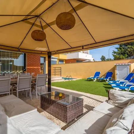 Stunning With Pool וילה אלבופיירה