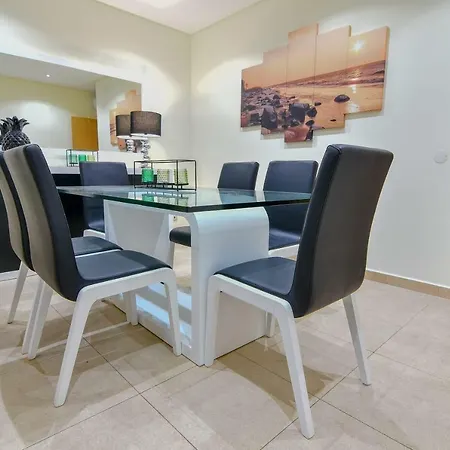 Stunning With Pool * Albufeira